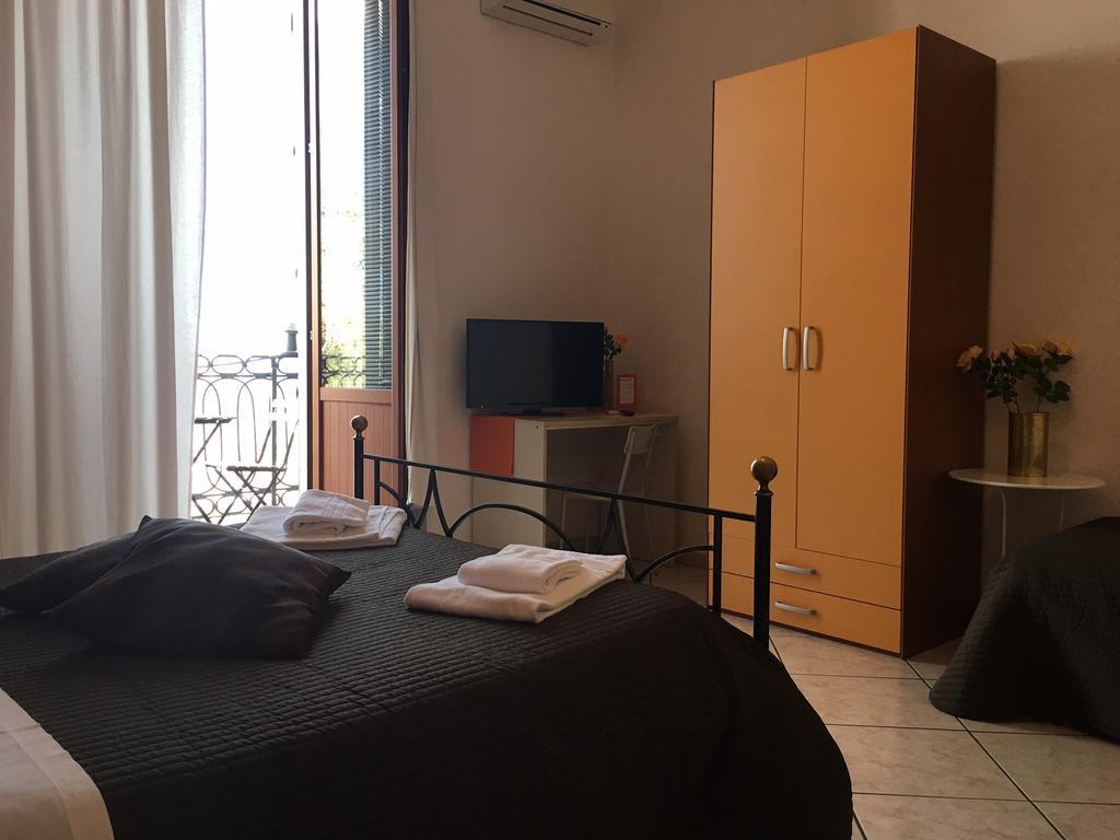 Platamone Rooms Catania Bagian luar foto