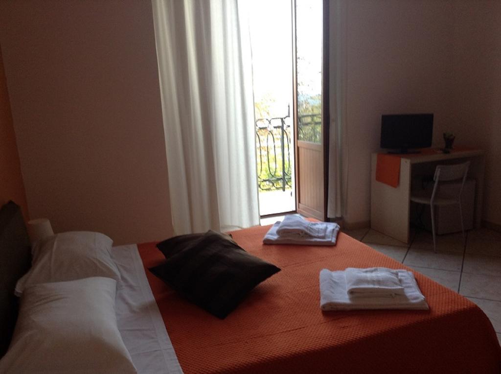 Platamone Rooms Catania Ruang foto